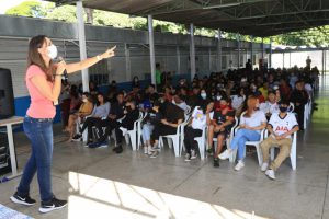Estudantes participam de campanha de conscientização sobre o tabaco