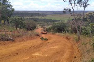 GDF Presente recupera estrada de terra no Núcleo Rural Tororó