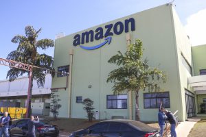 Em visita à Amazon, governador assegura mais apoio a operadores logísticos