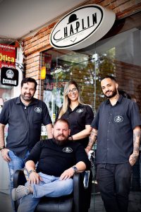 Congresso Mestre Barbeiro consagra trajetória do mestre em barbearia, Jony Rebouças, na Capital Federal