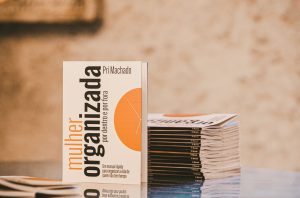 “Mulher Organizada”: escritora brasiliense lança livro voltado para a organização interior feminina