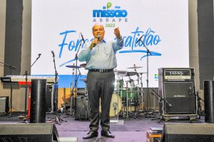 Governador participa de confraternização e posse da diretoria da Abrape