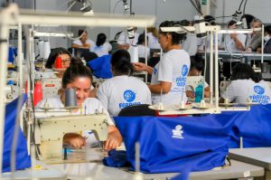 Cursos de costura da Fábrica Social ajudam a gerar emprego e renda