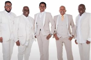 Grupo Fundo de Quintal faz show em Brasília em maio