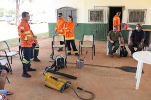 De olho na seca, produtores rurais aprendem a combater incêndios florestais