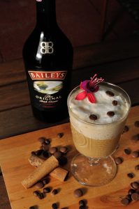 Café das Orquídeas e Mayer Sabores do Brasil apostam em receitas quentes para o inverno