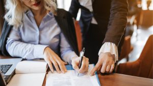 Contrato de namoro é alternativa para evitar dor de cabeça