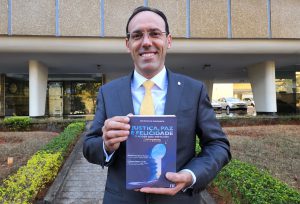 Jackson Di Domenico lança livro “Justiça, Paz e Felicidade – O Poder das Virtudes”