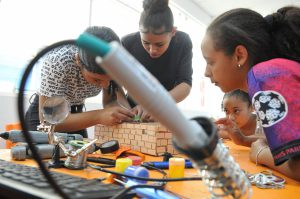 Alunos de escola do Lago Norte iniciam formação em robótica e inovação tecnológica