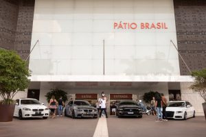 Pátio Brasil se transforma em uma enorme garagem com exposição de carros customizados