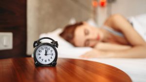 Acordar mais tarde melhora o aprendizado, humor e diminui o risco de depressão