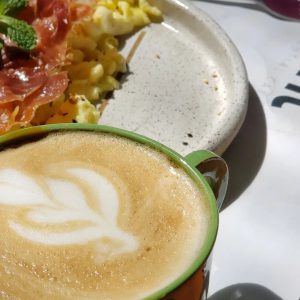 Dia Mundial do Café: Mint Essential aposta em receitas com uso de óleos essenciais e drinque com a iguaria