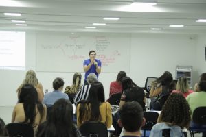 Professores renomados oferecem aulas presenciais gratuitas para concurso do Detran-DF