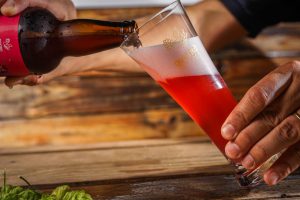 Outubro Rosa Quatro Poderes:  Cervejaria artesanal de Brasília lança nova edição da campanha   de conscientização sobre o câncer de mama