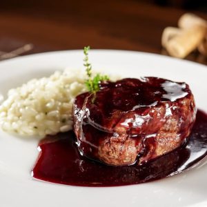 Ticiana Werner lança menu Outubro Rosa