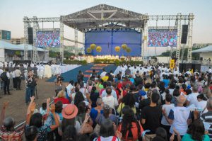 Fiéis festejam a padroeira da cidade com missa na Esplanada