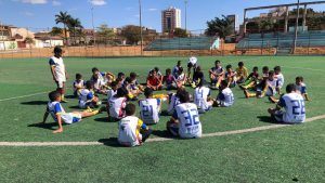 Projeto “Craque na Bola fica na Escola” para crianças e jovens da rede pública do DF