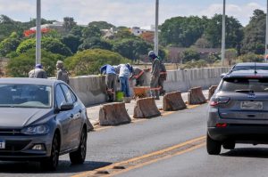 Concluído piso da passarela de pedestres da Ponte Costa e Silva