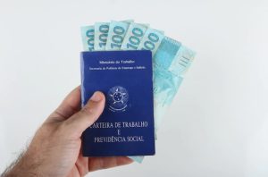 Empresas devem quitar primeira parcela do 13º até esta quarta-feira