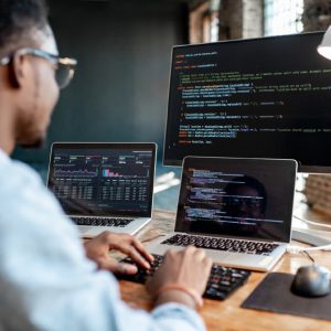 Unyleya lança cursos de tecnologia em parceria com a iTalents e o gigante da tecnologia AWS