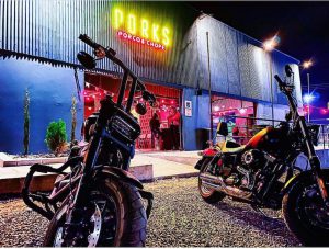Porks Samambaia celebra 2 anos com uma festa regada a chope gratuito e muito rock