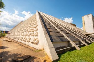 Brechas no projeto arquitetônico do Teatro Nacional permitiram a criação de novos espaços