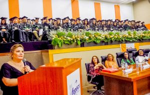 Oitenta novos médicos se formaram na noite desta quinta-feira (8)