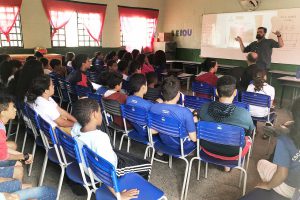 Alunos da rede pública aprendem sobre ocupação do solo e descarte de lixo
