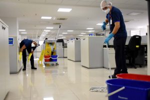 Após 11 anos, Saúde assina contrato regular para serviços de limpeza