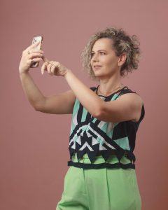 Especialista explica como a presença digital ajuda políticos a ganharem as eleições