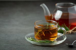 Chás detox: conheça os benefícios da bebida que virou febre entre as blogueiras