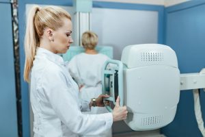 Dia da mamografia: qual a importância do exame?