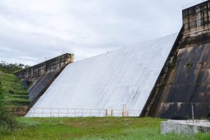 Lago do Descoberto atinge capacidade máxima e verte