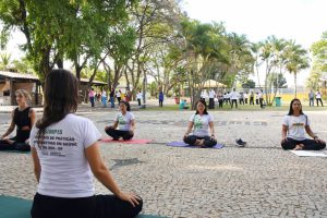 Moradores do Jardins Mangueiral têm aulas gratuitas de yoga