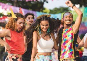 Bloco de orgulho LGBTS anima carnaval brasiliense