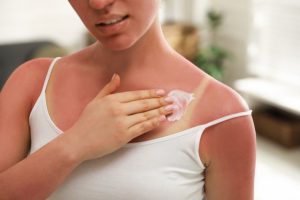 Pós-férias: especialista dá dicas para cuidar da pele após o verão