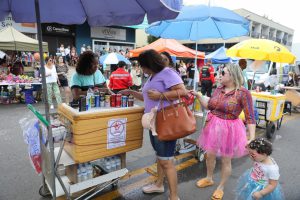 Ambulantes fazem renda extra nos dias de Carnaval em Brasília