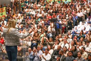 Governadora em exercício assina nomeação de 1.236 novos servidores da Saúde