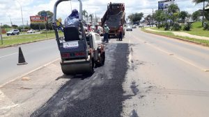 Pistas do SIA são recuperadas com 50 toneladas de massa asfáltica