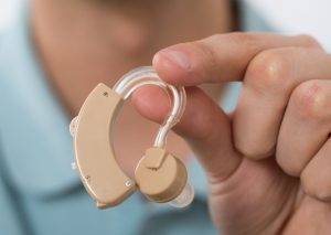 Mitos e verdades sobre aparelhos auditivos