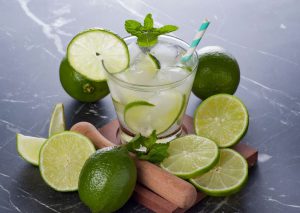 Open caipirinha e karaokê agita happy hour do 365 Coworking
