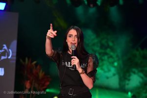 Cantora Milena Araújo, promessa do forró, lança nova música