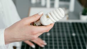 Projeto troca lâmpadas convencionais por modelos LED, de graça