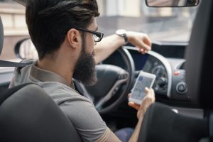 DF investe em educação e fiscalização contra o uso de celular ao volante