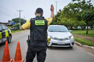 Domingo traz intervenções no trânsito