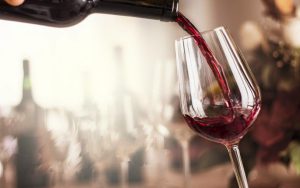 Entenda por que o consumo de vinho não protege contra doenças do coração