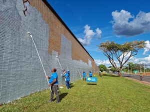 Ministérios e vias N2 e S2 recebem manutenção de poda e pintura