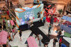 A Vila dos Pets chega ao Pátio Brasil Shopping e reúne apaixonados por animais