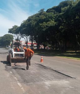 Novacap recupera asfalto de trechos da Asa Sul
