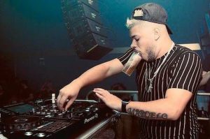Buarque e DJ Alle são atrações no Complexo Fora do Eixo